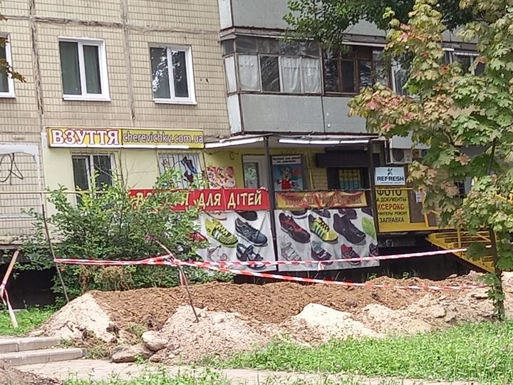 Хамство и грубость так и прут с нее: в Днепре уличили продавщицу