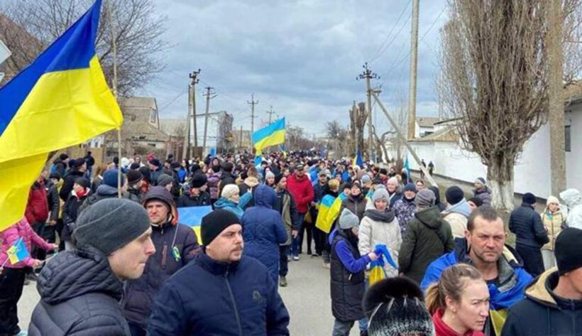 Верните мэра! В Мелитополе снова собрался огромный митинг