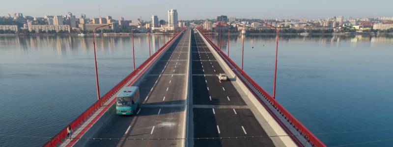 “Вийдіть геть!”: справа мосту у Дніпрі знову у центрі скандалу