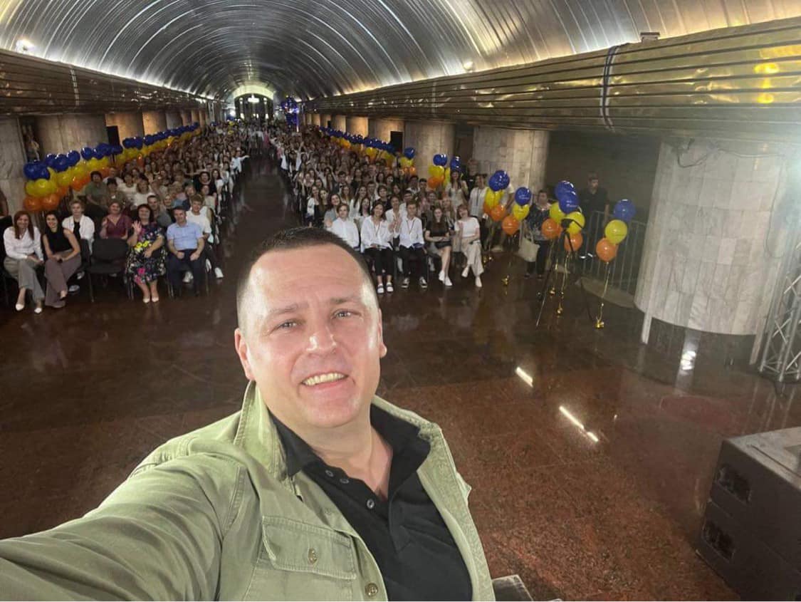 Мера Дніпра Філатова довели до сліз під землею на глибині 50 метрів