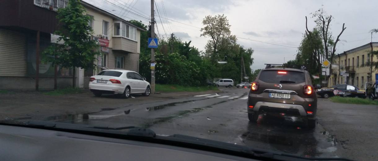 На единственном выезде с жилмассива Игрень образовалась большая пробка