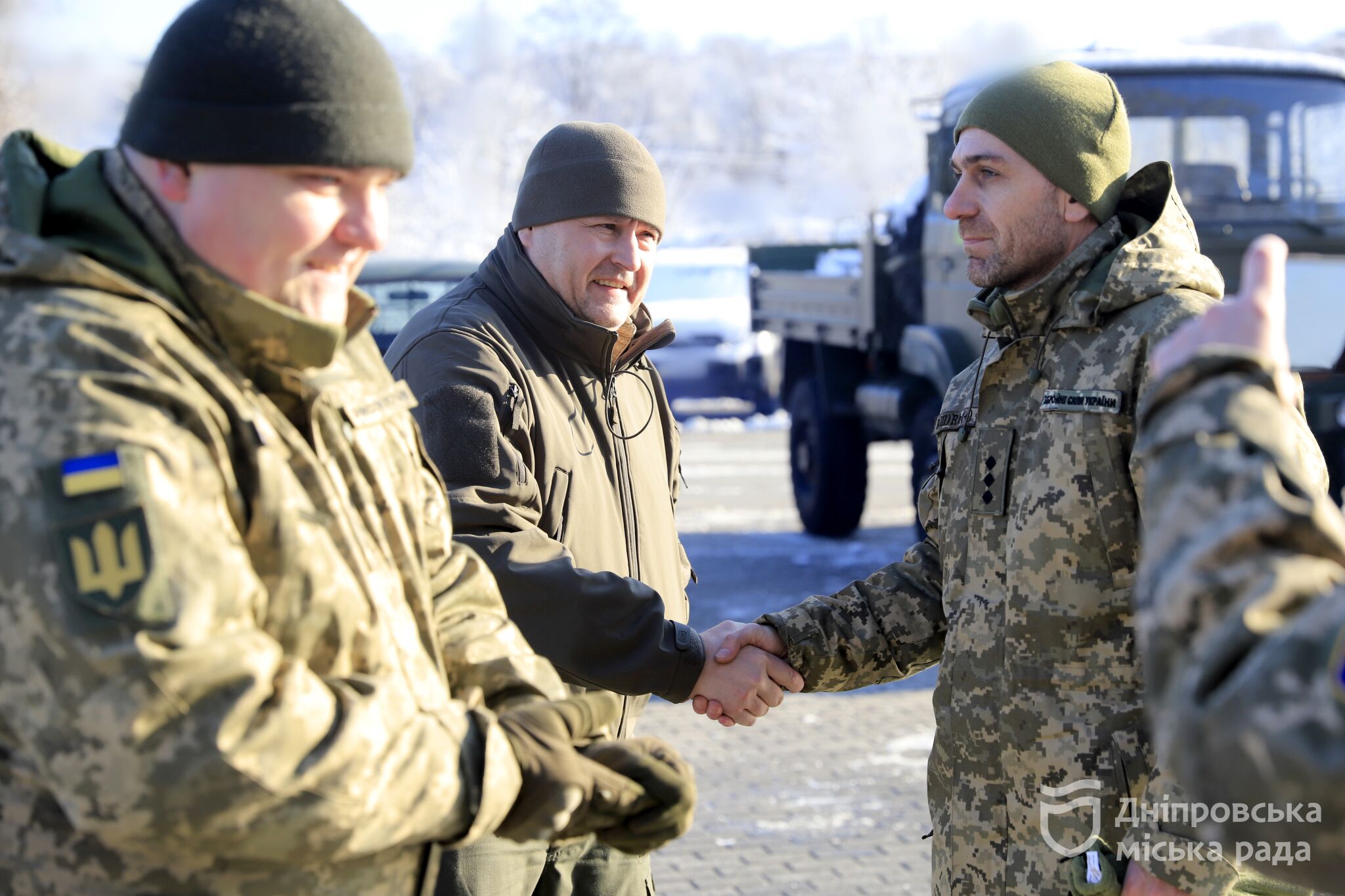 Філатов: «Дніпро передав ЗСУ ще 16 вантажівок та пікапів, і вже має контракт на нову велику партію авто»