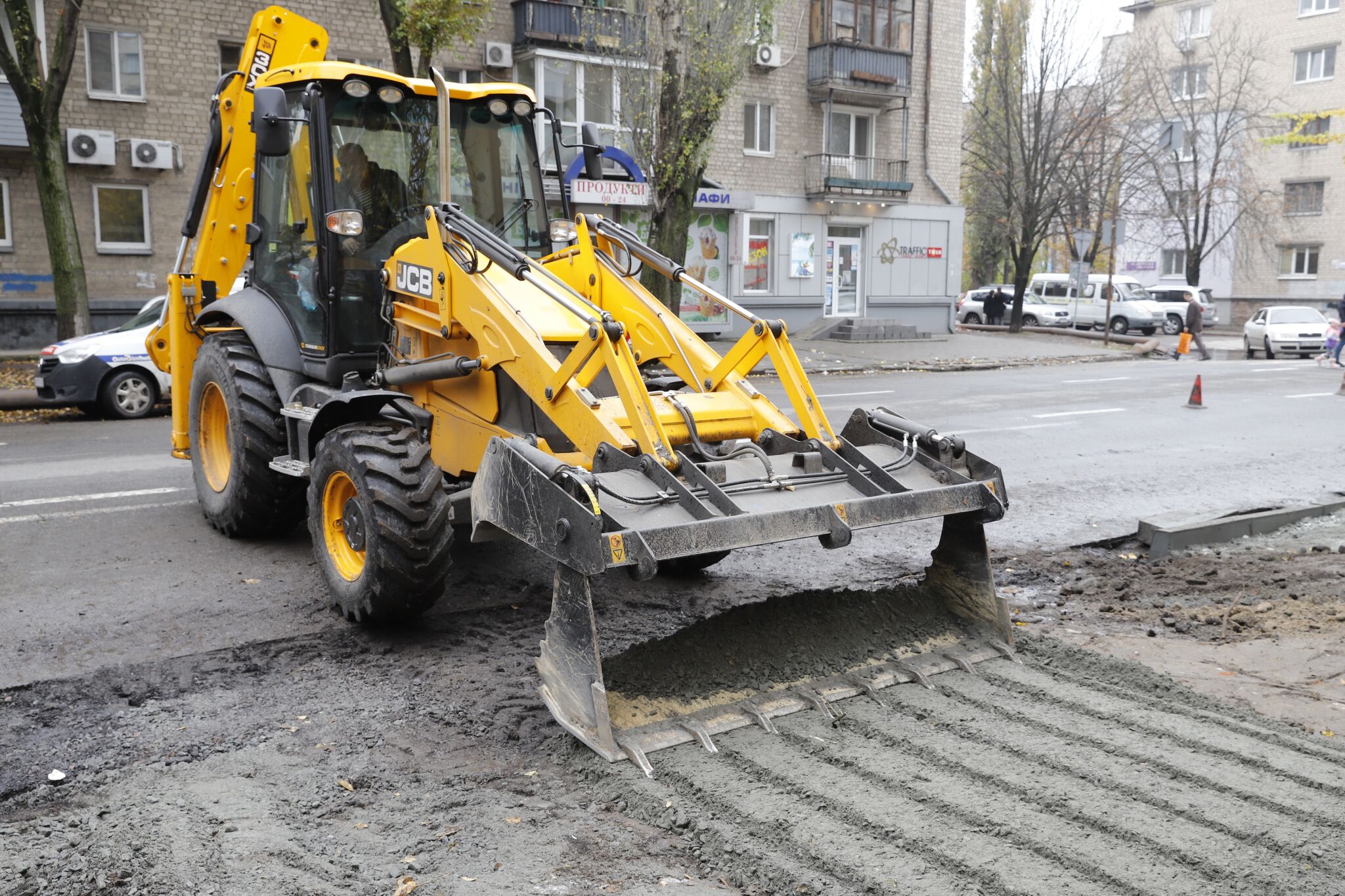Здесь не было дороги почти полвека: в Днепре идет долгожданный ремонт тротуара (ФОТО)