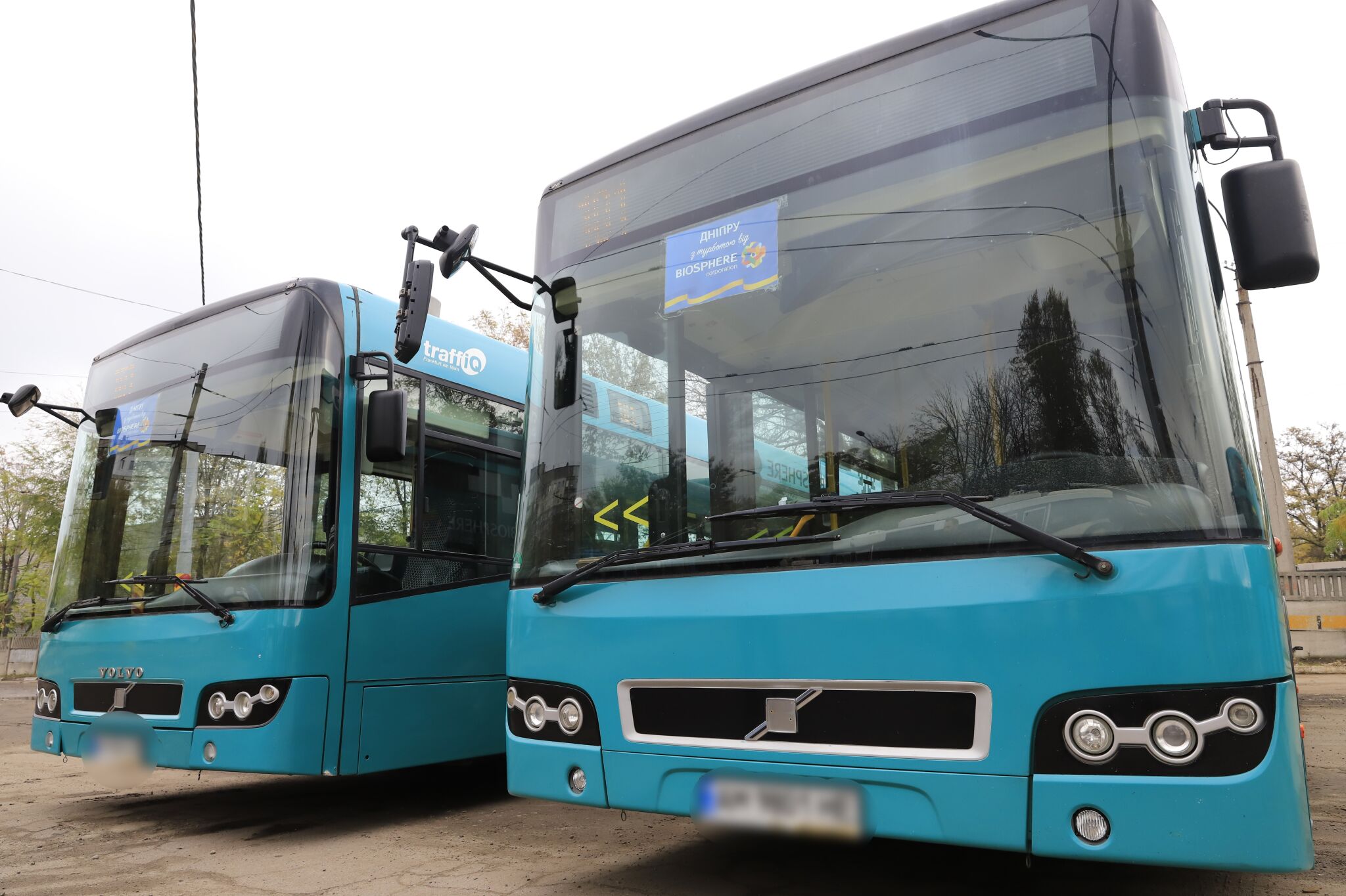 Філатов показав автобуси, які Дніпру передали підприємці, і закликав свідомий бізнес також допомагати місту