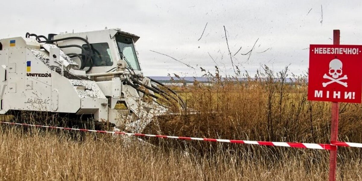 Для наших саперів купили кілька англійських костюмів вибухотехніків – Вілкул