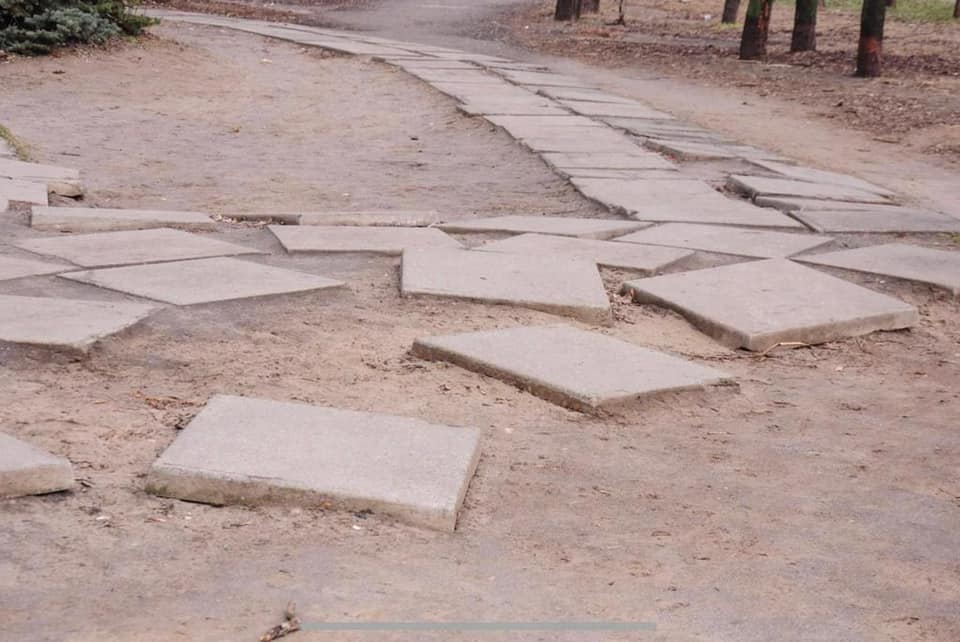В Днепре на Михновкого уложат плитку, установят новые лавочки (ФОТО)