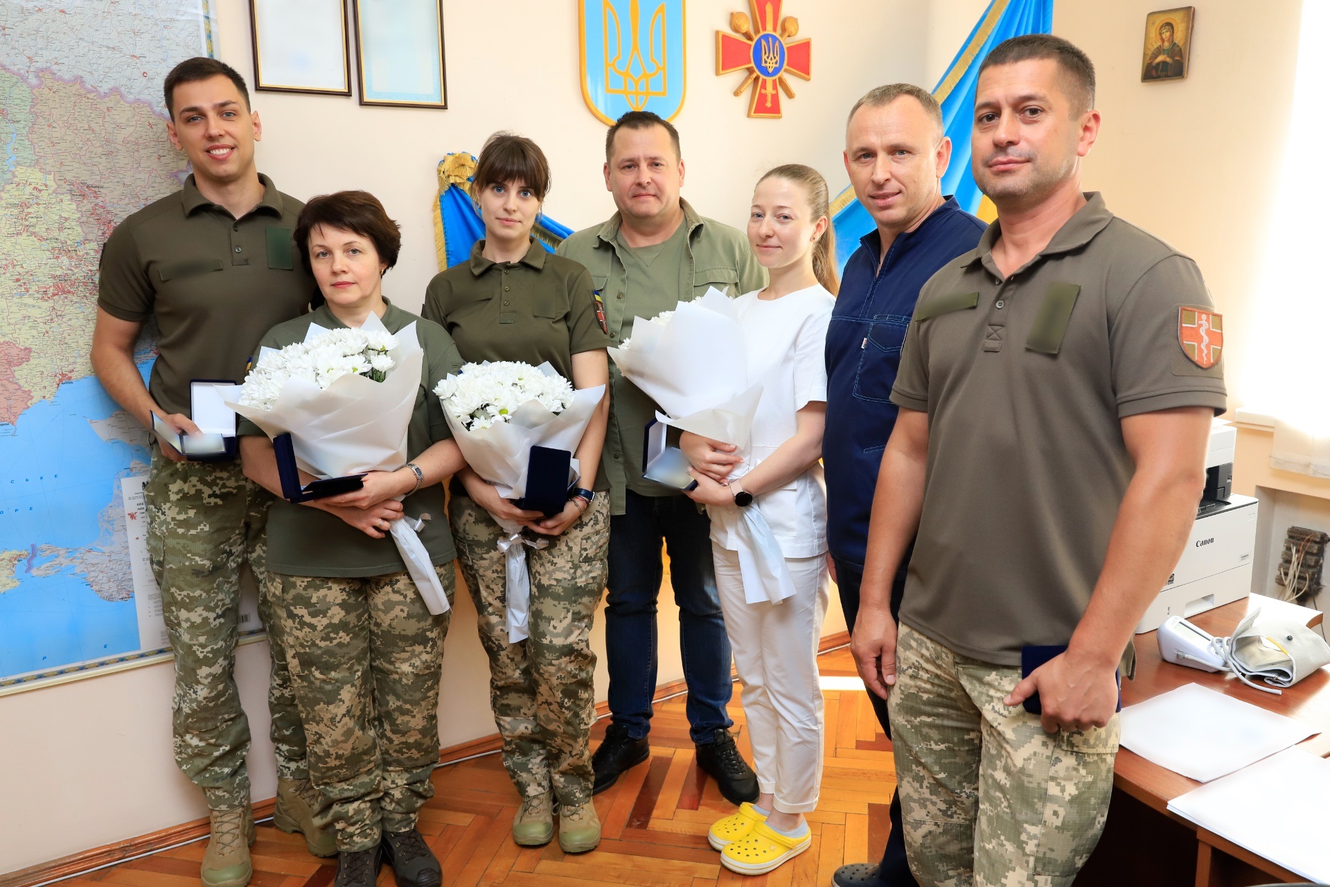 Напередодні Дня Незалежності п’ять медиків з Дніпра отримали медалі “Захиснику Вітчизни”