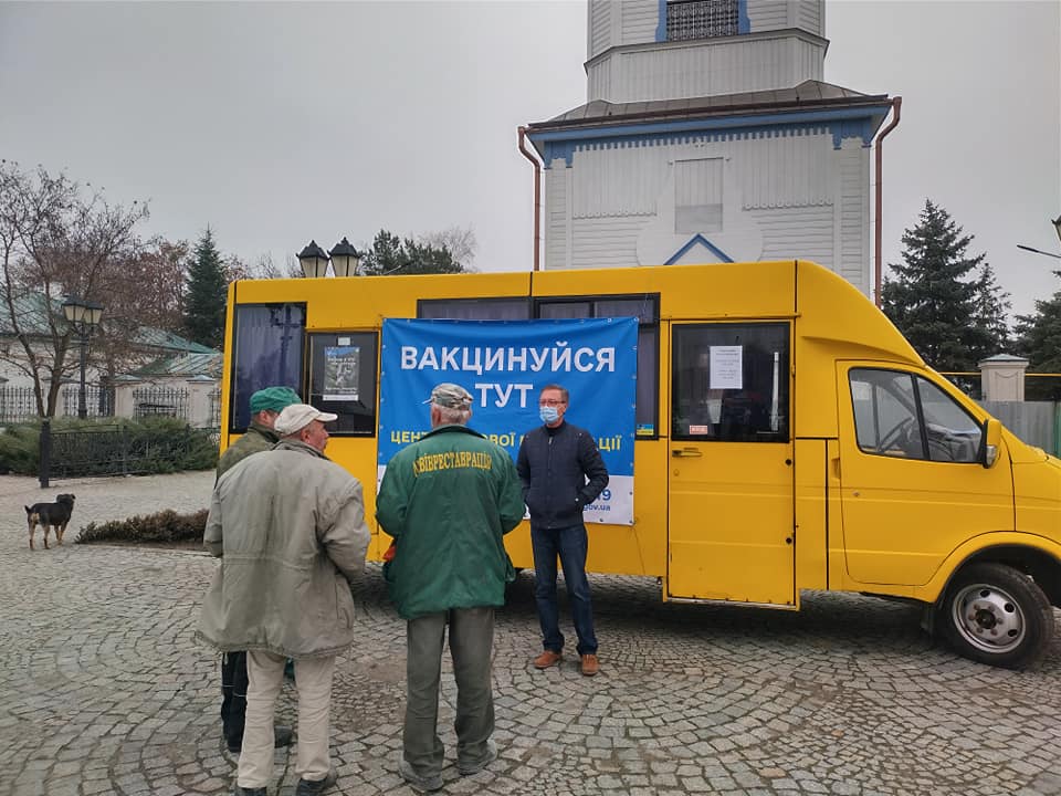 Под Днепром вакцинируют прямо в маршрутке (ФОТО)