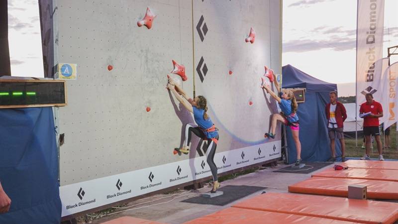 Юная Днепрянка стала чемпионкой Украины по скалолазанию