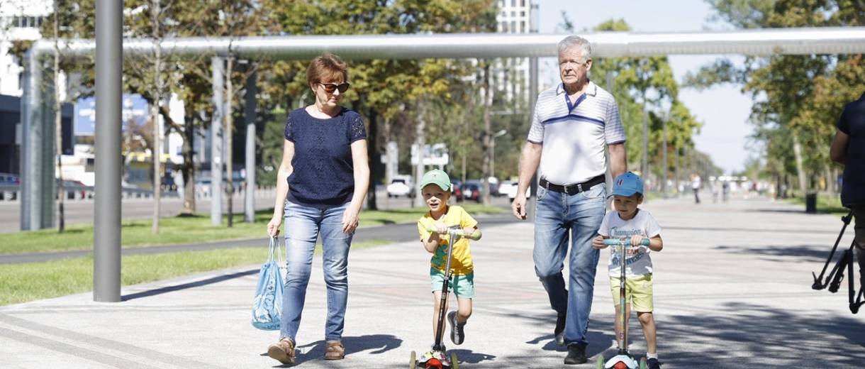 «Мер впорався»: Дніпряни поділилися враженнями від реконструйованої Набережної Перемоги