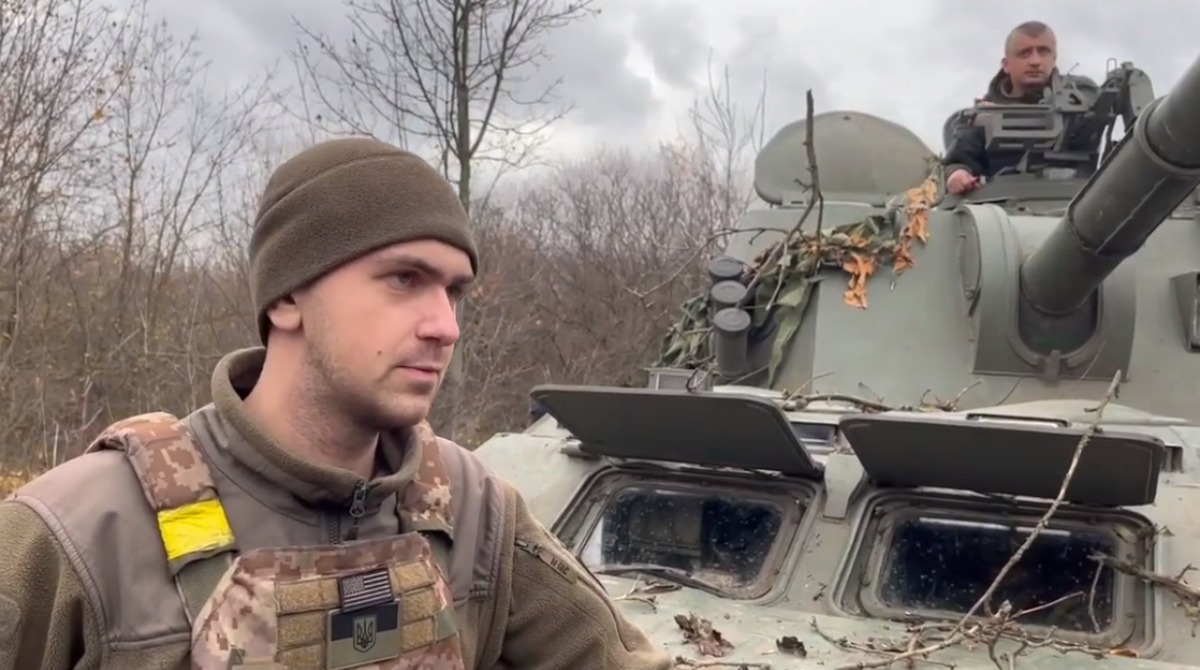 Бійці бригади з Дніпропетровщини б’ють ворога під Бахмутом з трофейної самохідної артустановки. Відео