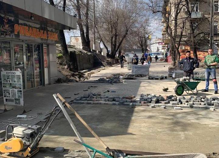 В Днепре продолжается благоустройство улицы Бердянской