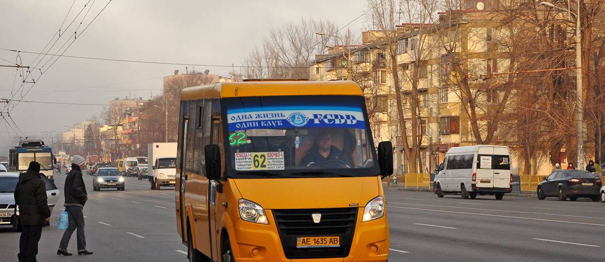 В Днепре появилась новогодняя маршрутка: фото