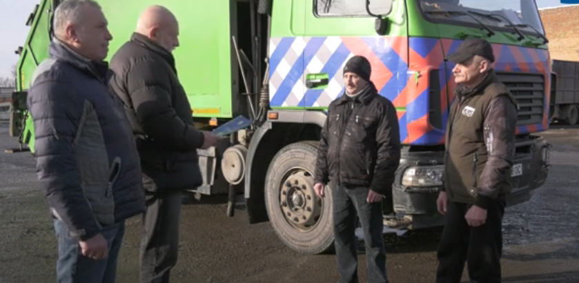 У Дніпрі нагородили комунальників, які напередодні нового року знайшли арсенал вибухівки. Відео