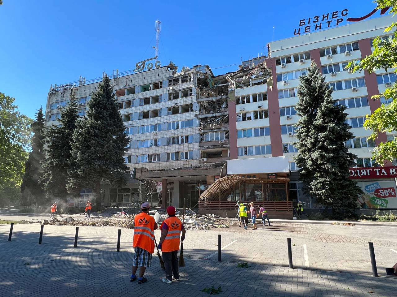 В Николаеве вражеская ракета взорвалась во дворе жилой пятиэтажки. Погибла женщина