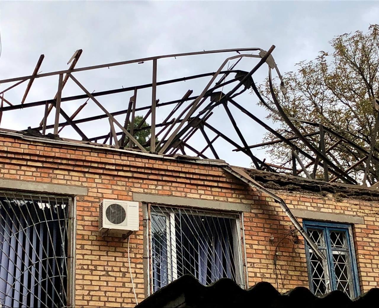 Ворог вдарив по Нікополю двома ракетами “земля-повітря”