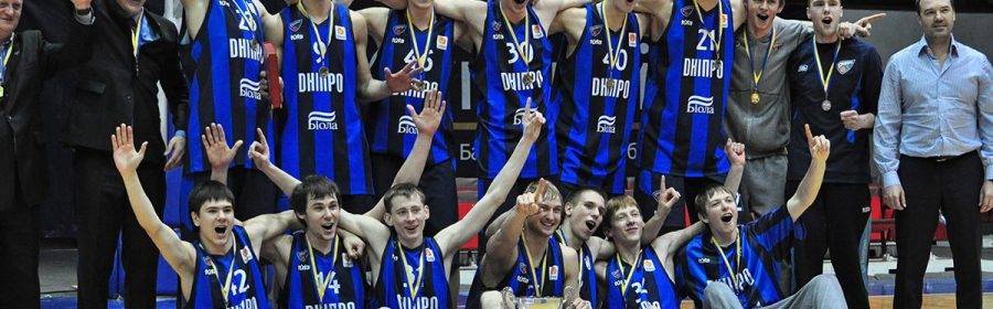 «Днепр» начал играть в Литве
