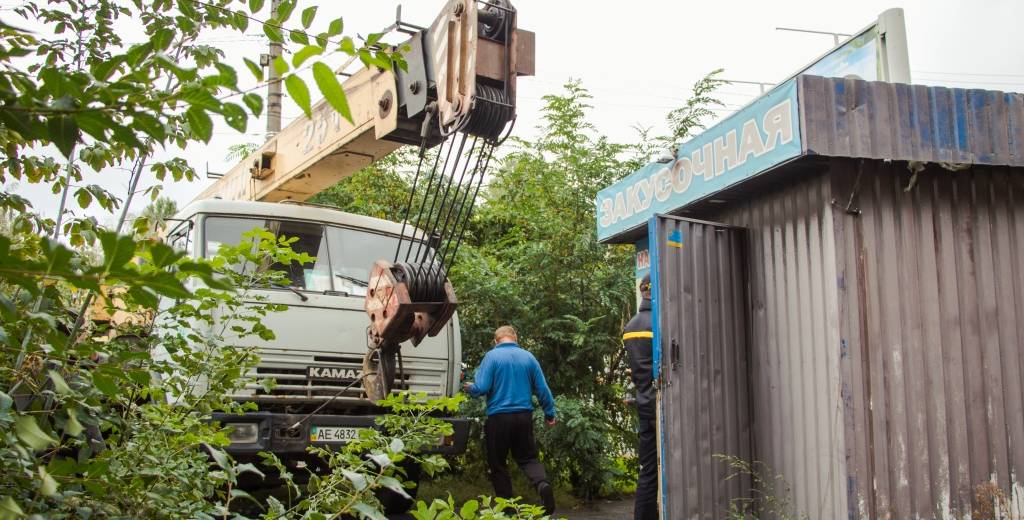 В Днепре снесли очередную наливайку: фото