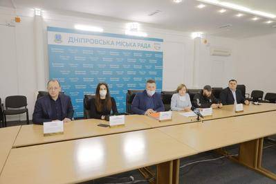 У Дніпрі з ініціативи Бориса Філатова запрацювала платформа, що дозволяє активістам розвозити продукти літнім людям