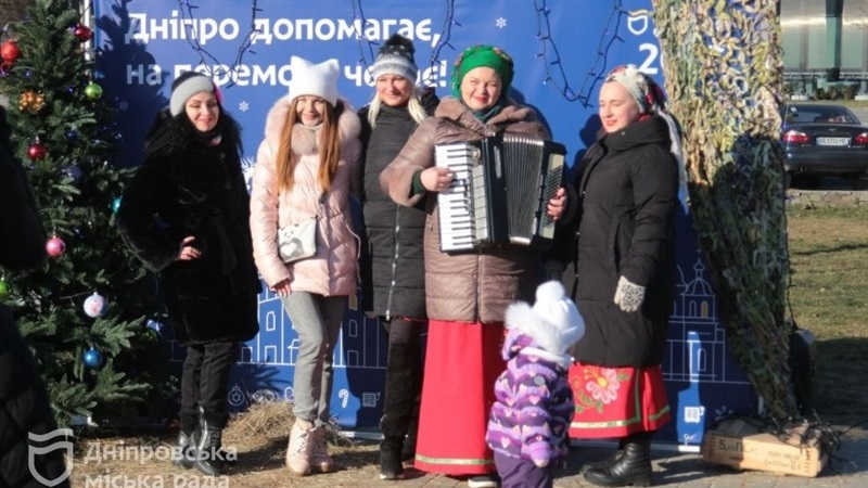 «Від Різдва до Різдва»: дніпряни в захваті від сімейного свята у різних районах міста