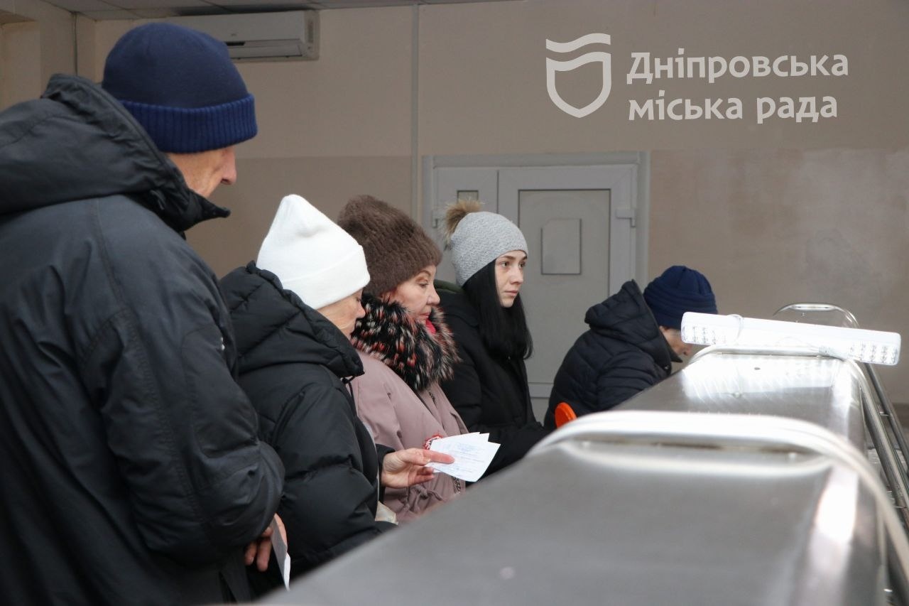 Дніпро піклується: переселенців годують смачними та поживними обідами