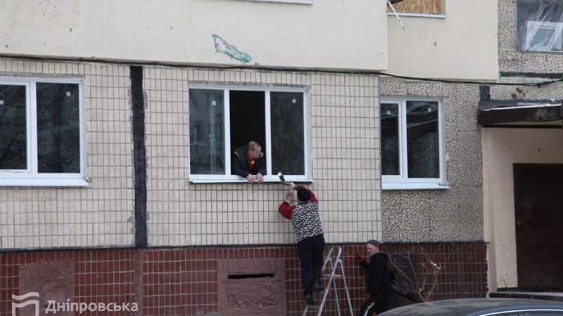 Понад 1 000 встановлених вікон, інструментальне обстеження, відновлення комунпослуг: що зроблено за місяць після трагедії на ж/м Перемога