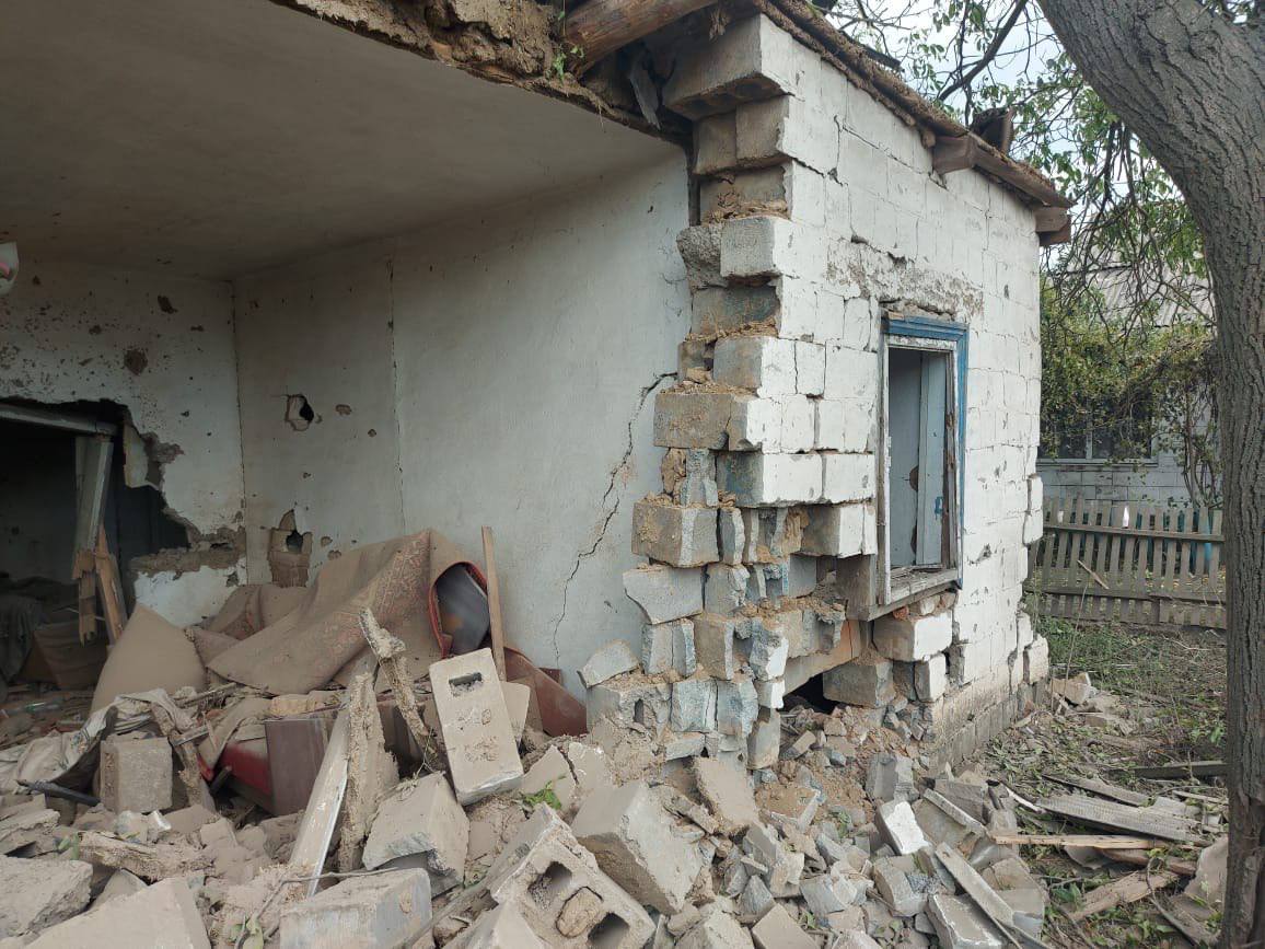 Наслідки ворожих ударів по Нікопольському району задокументовано. Поліція продовжує працювати на місцях обстрілів