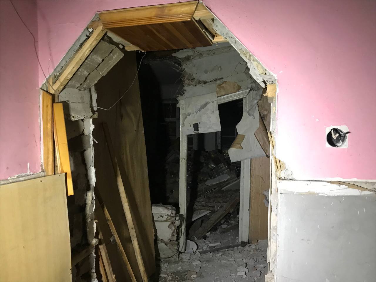 Под Днепром обвалилось здание: погиб мужчина (ФОТО, ВИДЕО)