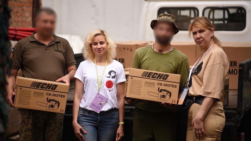 Генератори, бензопили, продукти, ліки: чергова допомога від Дніпра військовим