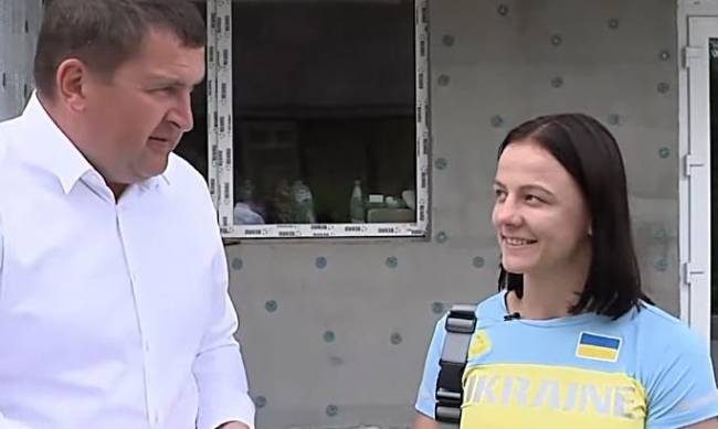 Чемпионский поступок: олимпийская медалистка подарила полученную квартиру тренеру, а на второй день получила еще одну (ВИДЕО)