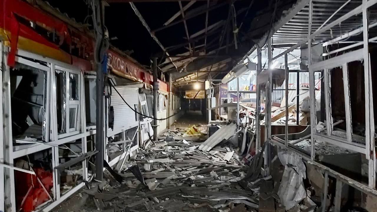 Близько сорока двох боєприпасів упало на центр Нікополя (фото)