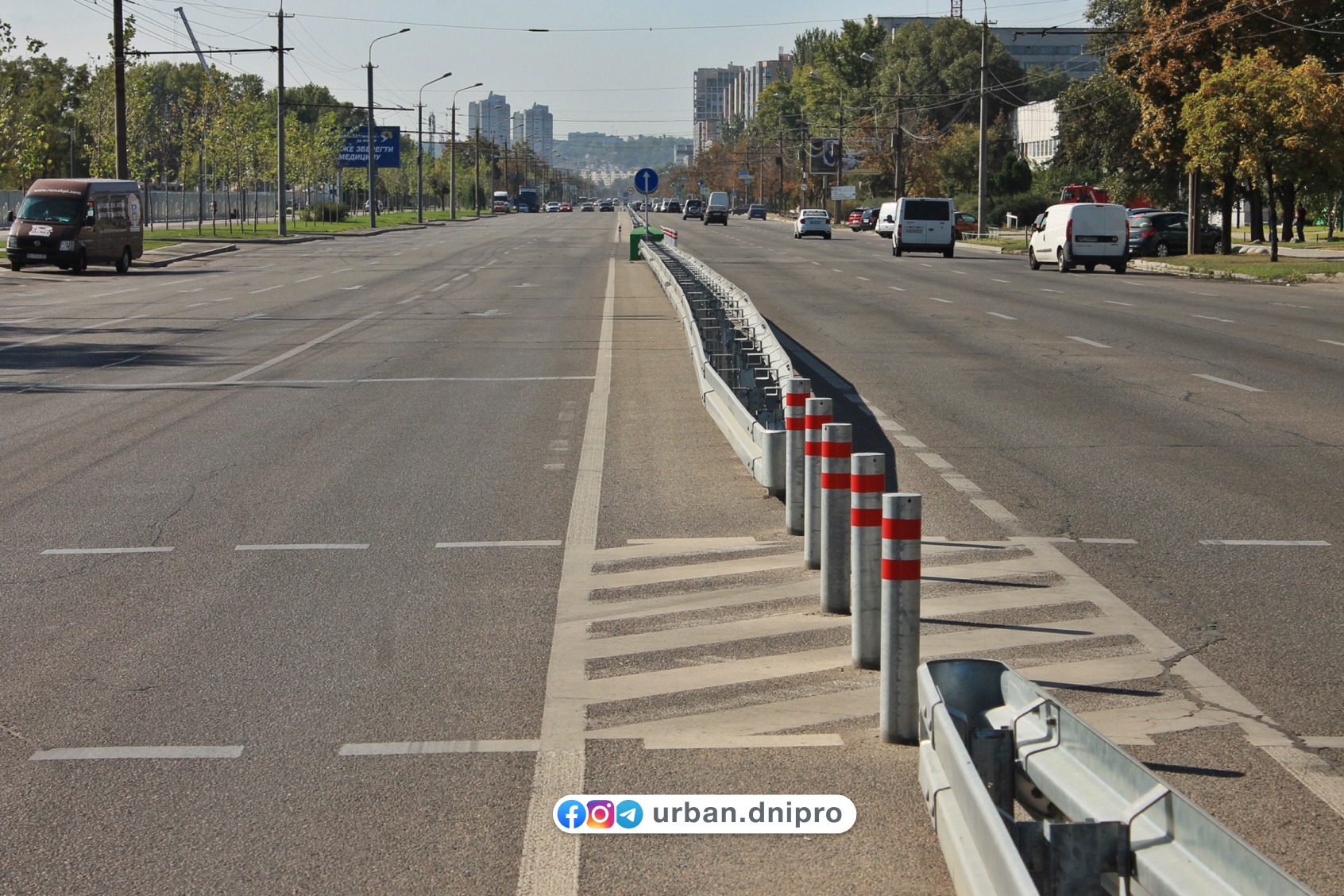 В Днепре стало безопаснее: где в городе установили отбойники (ФОТО)