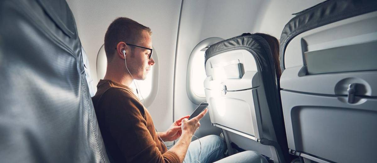 Теперь украинцы смогут пользоваться интернетом во время авиаперелетов