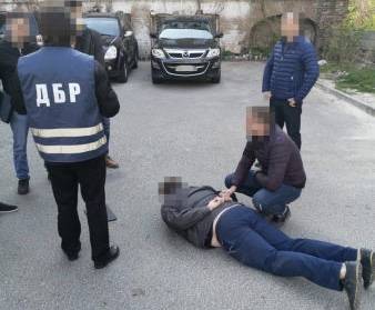 Прокурора из Днепра задержали за получение взятки в размере 7000 долларов