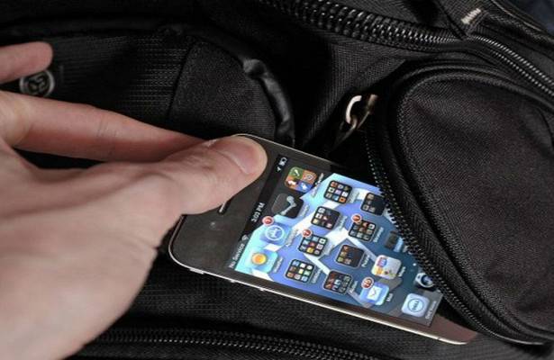 Обіцяли повернути телефон, а замість цього побили: у Дніпрі троє молодиків “заробляли” по цій схемі