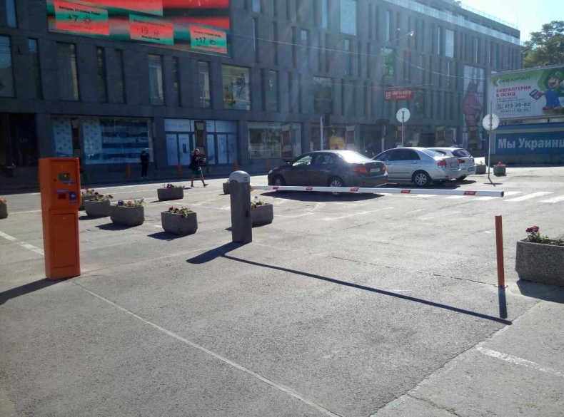 Главную парковку Днепра закроют на 5 месяцев