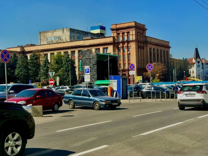 Как будут работать парковки в центре Днепра на День города