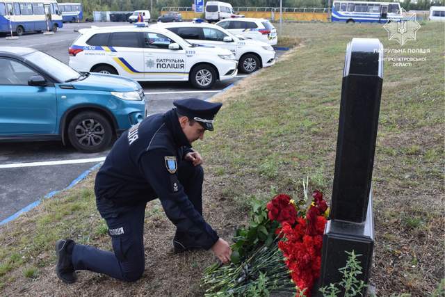 Пять лет прошло: в Днепре вспомнили полицейских Артема Кутушева и Ольгу Макаренко (ФОТО)
