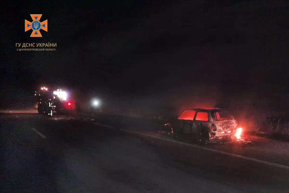 На Дніпропетровщині легковий автомобіль загорівся просто під час руху