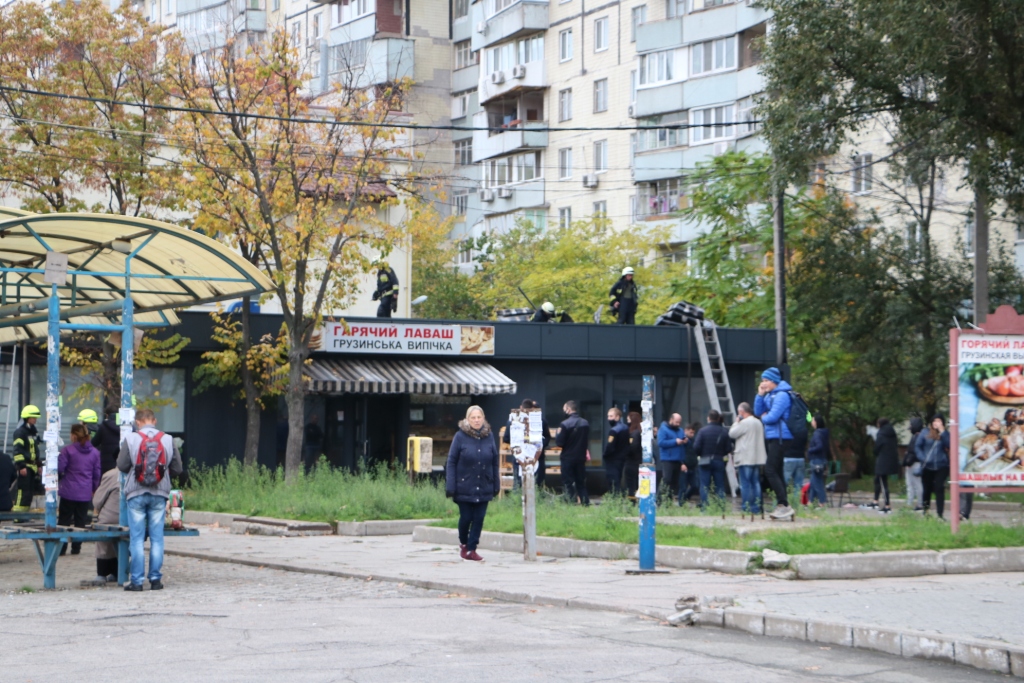 В Днепре горела пекарня: пожар тушили 12 человек и техника