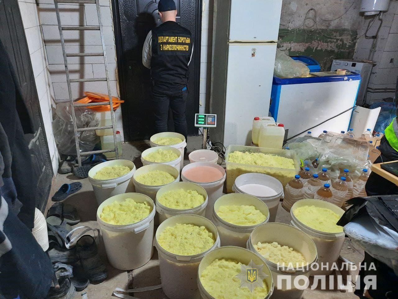 120 килограммов амфетамина, а также прекурсоры, из которых можно было изготовить 700 килограммов наркотика – рекордный улов спецоперации в Днепре (ФОТО)