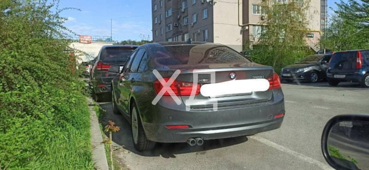 В Днепре краской испортили более десятка автомобилей (ФОТО)