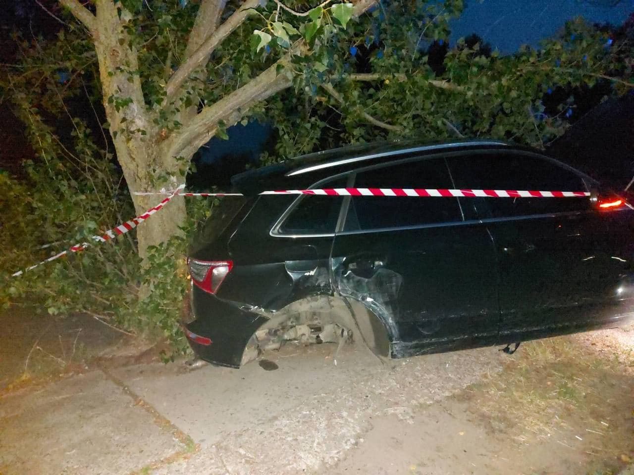 В Киеве пьяная судья вылетела на авто на тротуар и чуть не сбила людей (ВИДЕО, ФОТО)