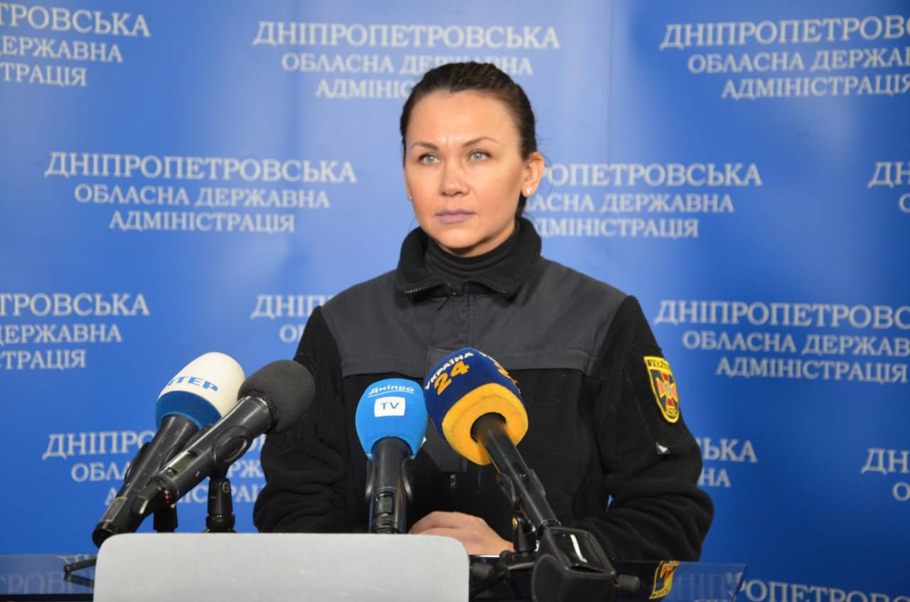 У Дніпрі рятівники продовжують ліквідувати наслідки ракетних ударів