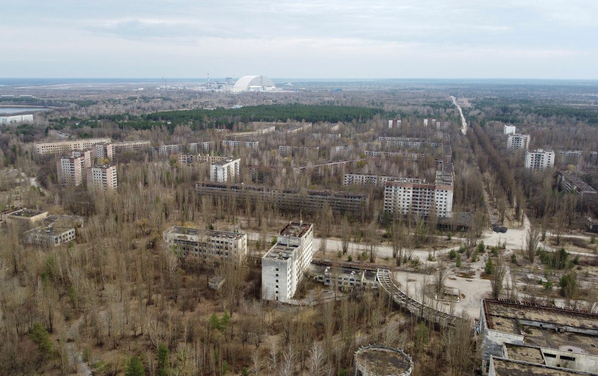 Яке прикре самогубство: російські військові без захисту проїхали по Рудому лісу під Чорнобилем