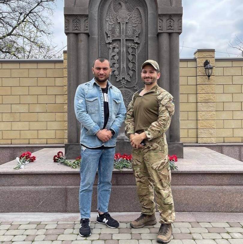 В Днепр приехал известный канадский снайпер Валли
