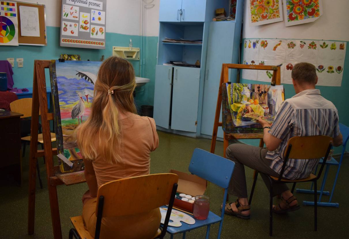 Юні художники Дніпра готуються до благодійної акції на підтримку країни (фото)