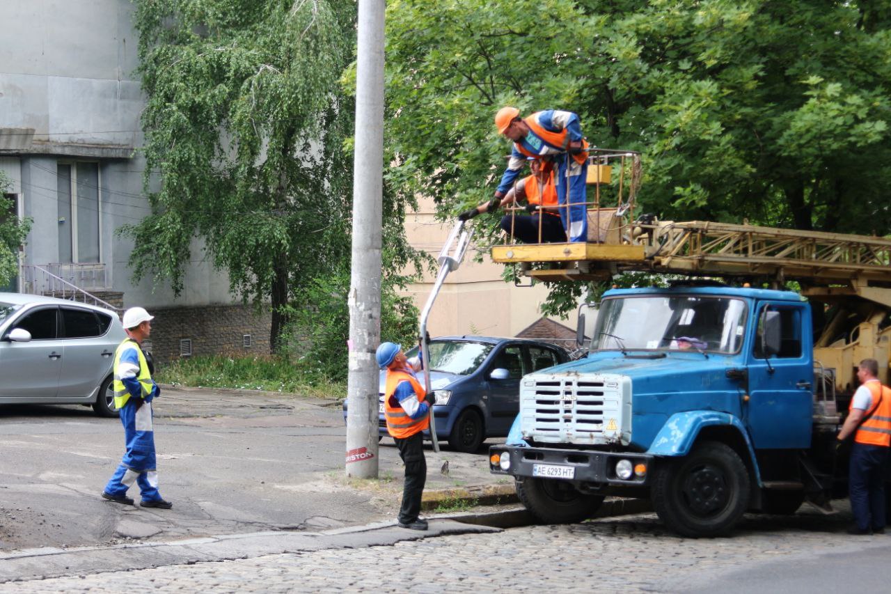 У Дніпрі модернізовують зовнішнє освітлення проїжджої частини по вул. Михайла Грушевського