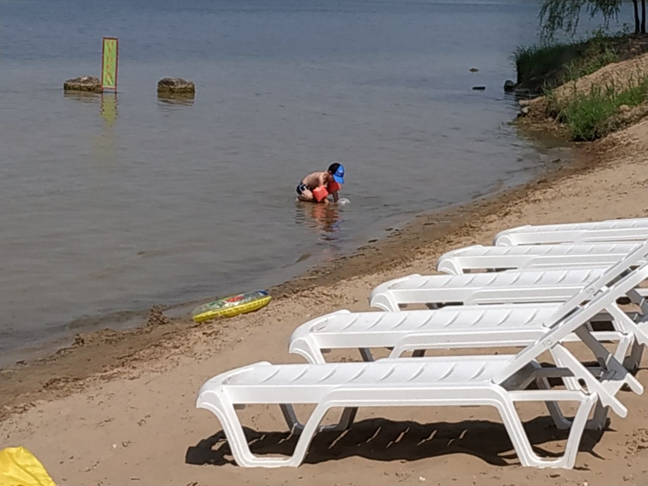 Как бюджетно отдохнуть на Голубом озере под Днепром. Фото