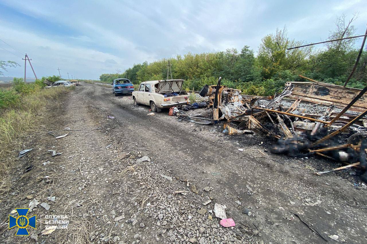 На Харківщині рашисти розстріляли колону цивільних з дітьми: щонайменше 20 загиблих. Фото 18+. Уточнено